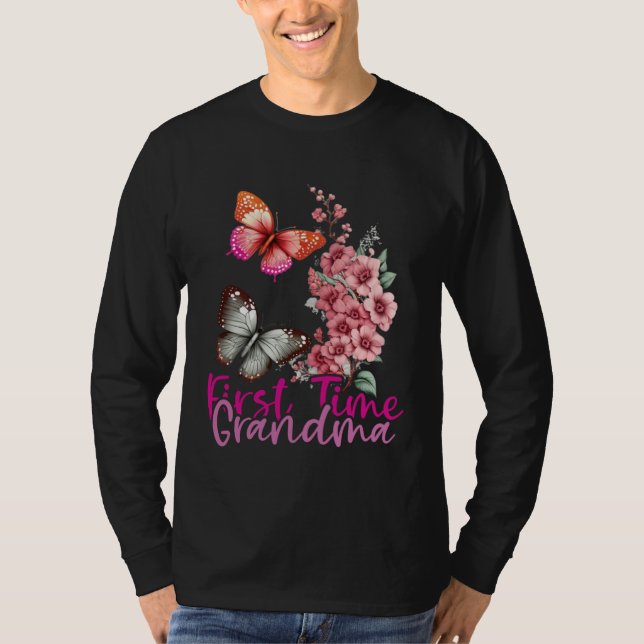 First Time Grandma 2023 Mother s Day 2023 Butterfl T Shirt (Framsida)