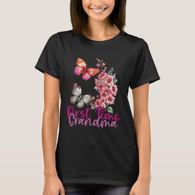 First Time Grandma 2023 Mother s Day 2023 Butterfl T Shirt (Framsida)
