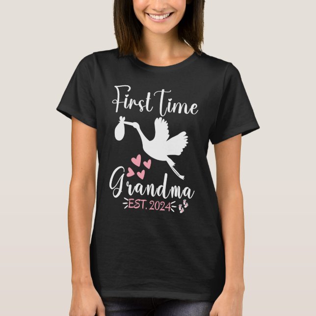 First Time Grandma 2024 Pregnancy Announcement Soo T Shirt (Framsida)