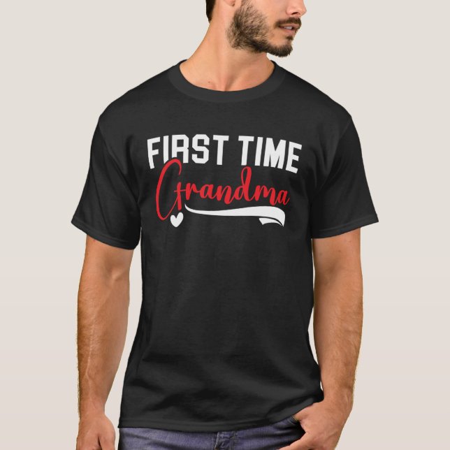 First Time Grandma To Be Baby Announcement Baby Re T Shirt (Framsida)