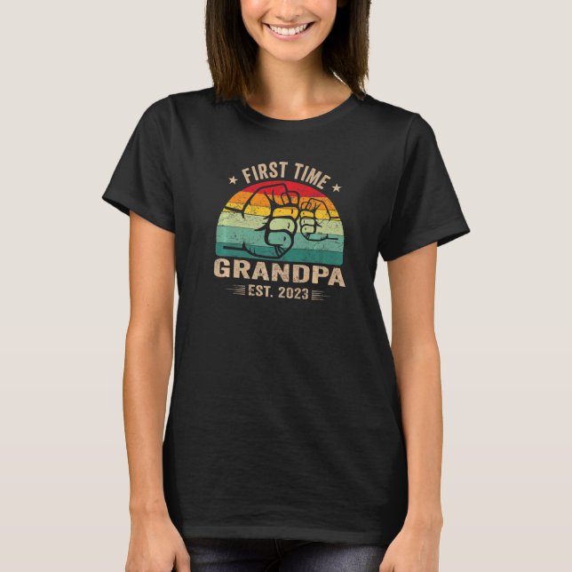 First time grandpa 2023 for grandfather to be   t shirt (Framsida)