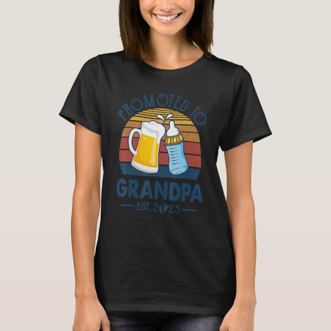 First Time Grandpa Promoted To Grandpa 2023 Father T Shirt (Framsida)