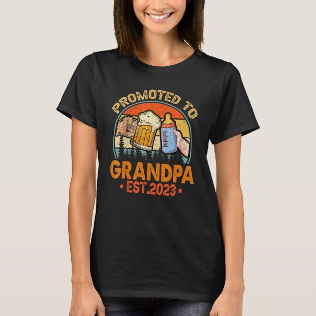 First Time Grandpa Promoted To Grandpa 2023 Father T Shirt (Framsida)