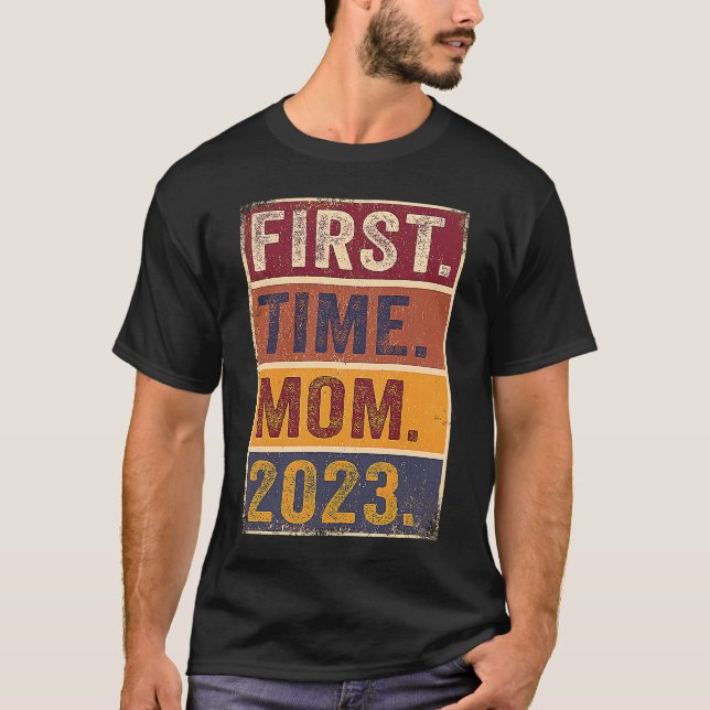 First Time Mom 2023  Pregnant Mom Mother To Be Mom T Shirt (Framsida)