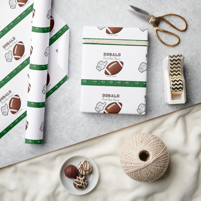 First Year Down Football Birthday  Presentpapper (Hantverk)