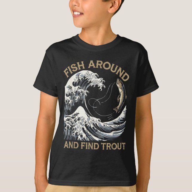 Fish Around And Find Trout Funny Fishing Fishermen T Shirt (Framsida)