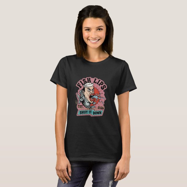 Fish Lips Stäng Det Gamla Sjömannstattoo T-Shirt (Hel framsida)