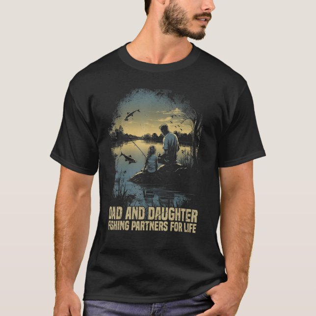 Fisherman Dad and Daughter Fishing Partners For Li T Shirt (Framsida)
