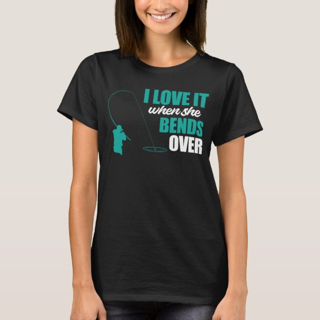 Fisherman Fishing I Love It When She Bends Over Fi T Shirt (Framsida)