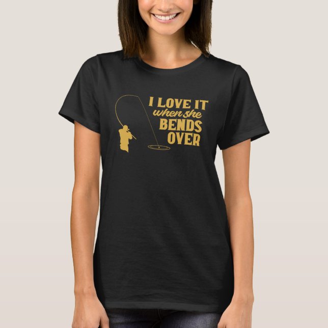Fisherman I Love It When She Bends Over Fishing Fi T Shirt (Framsida)