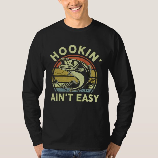 Fishing  Hookin Aint Easy Dad Papa   Bass Fish T Shirt (Framsida)