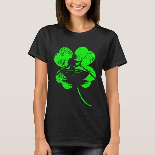 Fishing St Patrick s day shamrock  Fishing T Shirt (Framsida)