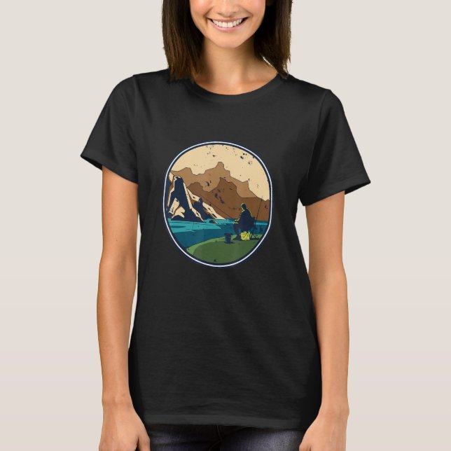 Fishing Trip a with a Man Fishing At a River T Shirt (Framsida)