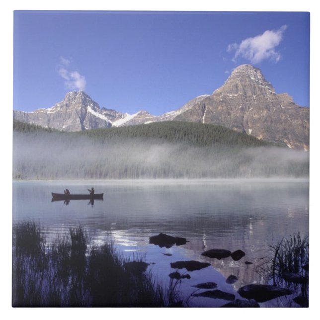 Fiskare i kanot på Waterfowl Lake, Banff Kakelplatta (Framsidan)