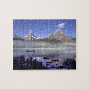Fiskare i kanot på Waterfowl Lake, Banff Pussel
