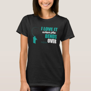 Fiskare som fiskar i Kärlek när hon böjer över Fi T Shirt