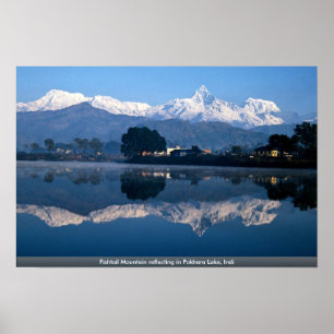Fiskberget som reflekterar i Pokhara Sjö, Indi Poster