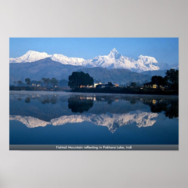Fiskberget som reflekterar i Pokhara Sjö, Indi Poster (Framsidan)