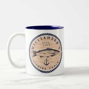 Fiske Cabin-familjen namn Wood Navy Blue Rustic Två-Tonad Mugg