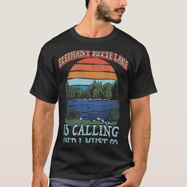 Fiske Camping Retro Sjö Semester Elephant Butte T Shirt (Framsida)