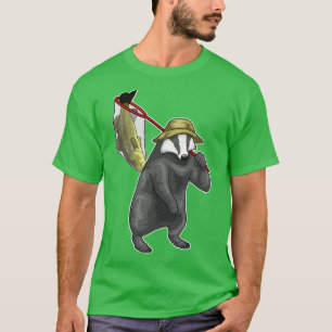 Fiske efter fisknät i honey badger t shirt