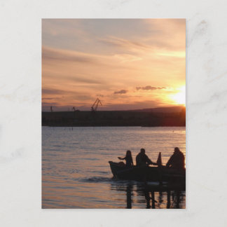 Fiske efter solnedgång vykort
