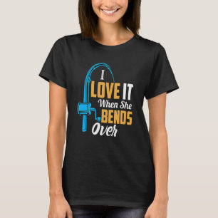 Fiske För manar i Kärlek när hon böjer över 3 T Shirt