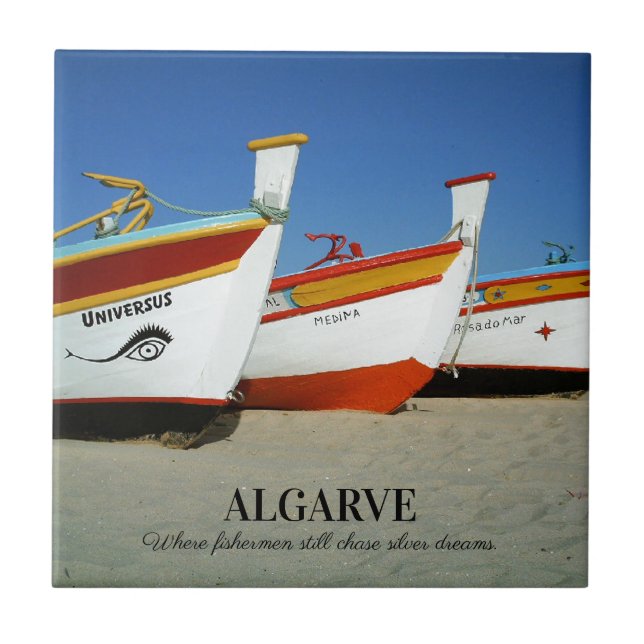 Fiskebåtar på Algarve's Beach Photo Kakelplatta (Framsidan)