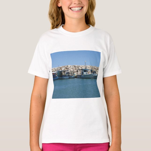 Fiskefartyg för Medelhavet i blåhavsdesign T Shirt (Framsida)