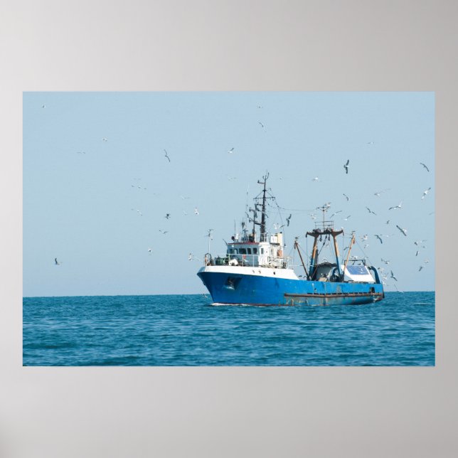 Fiskefartyg kommer tillbaka till hamnen poster (Framsidan)
