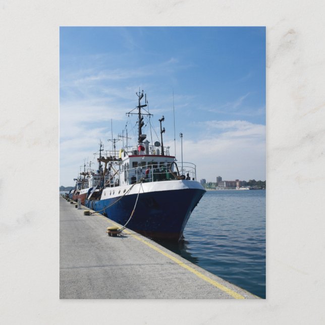 Fiskefartyg vid förtöjning vykort (Framsida)