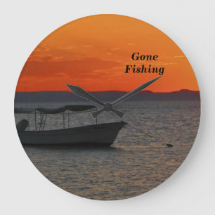Fiskefartyg vid Sunset Clock, stor runda Klocka