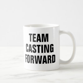 Fisketeam som sänder framåt kaffemugg