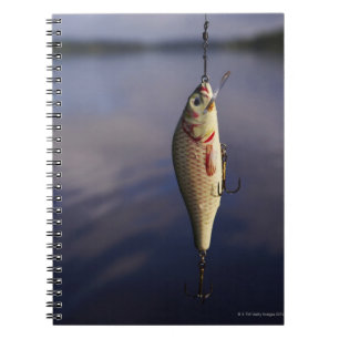 fisketur framför vatten anteckningsbok med spiral