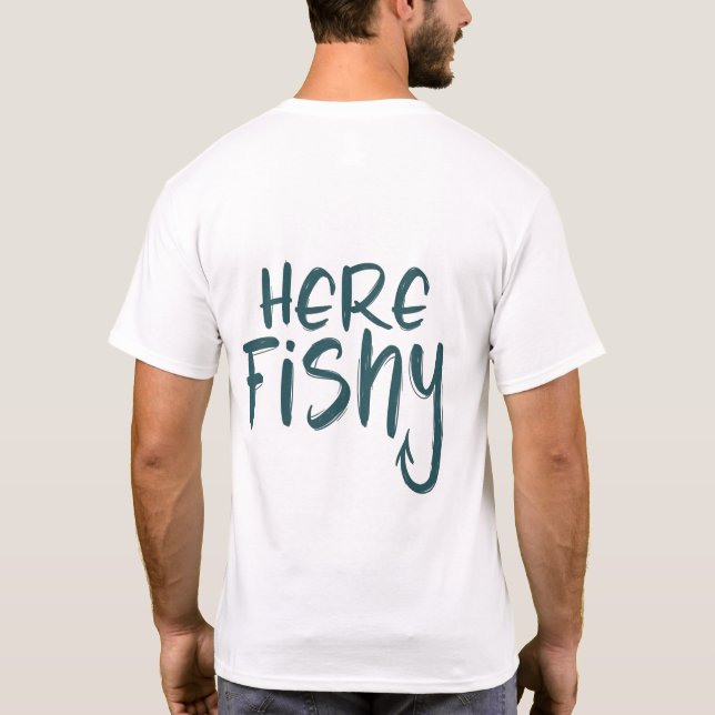 Fiskfärdighet Här - Fiske Graphic Funny T-Shirt (Baksida)