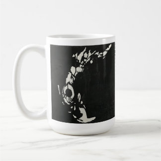 Fiskgjuse och få effekt av den röda tiden kaffemugg