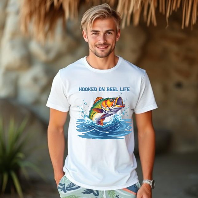 Fiskhuggen på Reel Life-Fisherman Core- T Shirt (Hooked On Reel Life-Fish jumping out of the water-T shirt for Men-Fisherman Core Surf Fishing Summer)