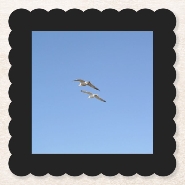 Fiskmås med hög flykt - underlägg papper (Framsida)