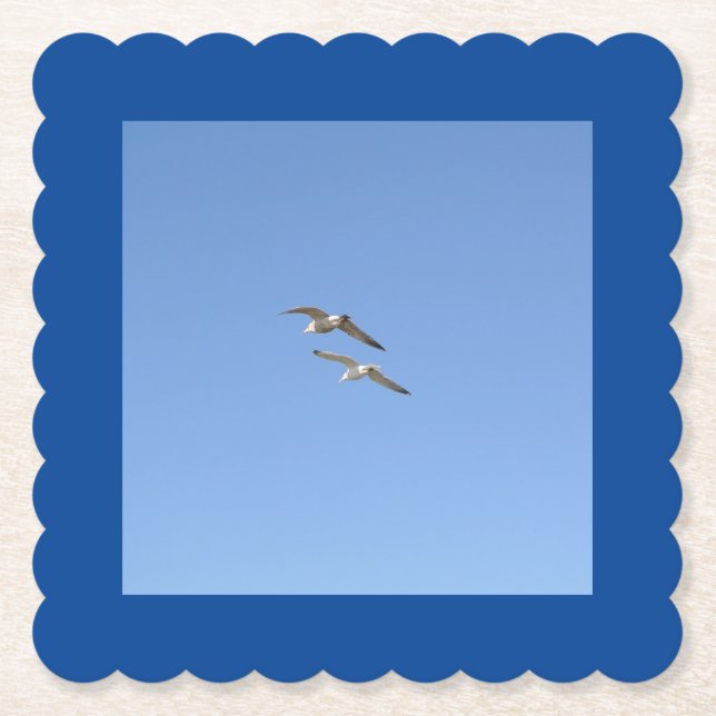 Fiskmås med hög flykt - underlägg papper (Framsida)