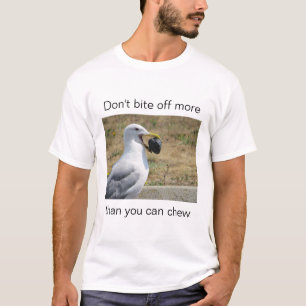 Fiskmås med några råd från ljud, på en T-shirt