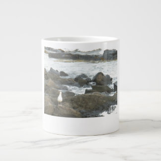 Fiskmås på sten jumbo mugg