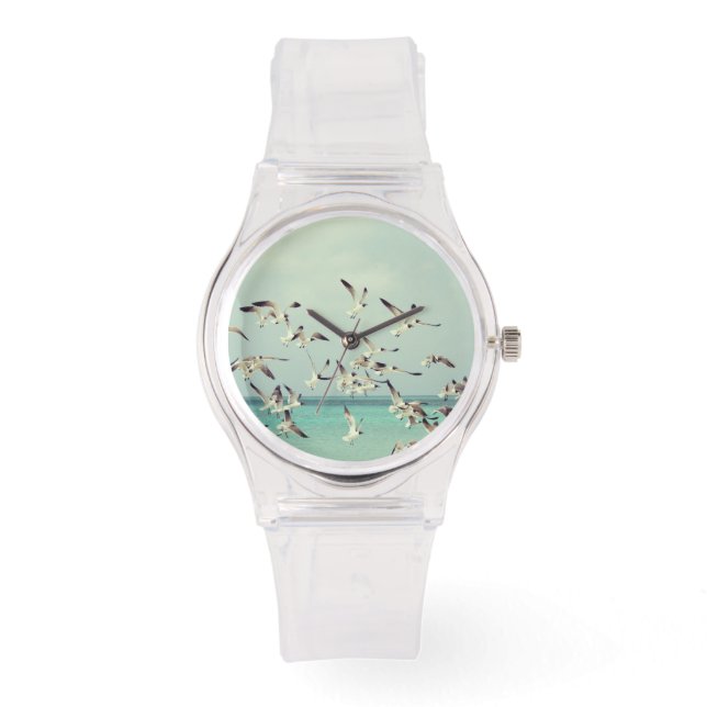 Fiskmås som flyger över havet armbandsur (Framsida)