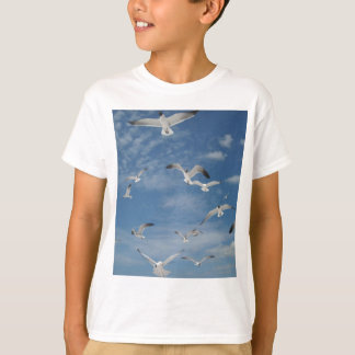 Fiskmåsar i flyg t-shirt