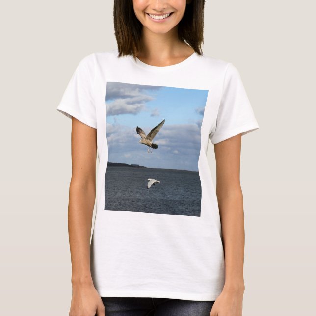 Fiskmåsar i flyg t shirt (Framsida)