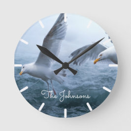 Fiskmåsar över havet rund klocka