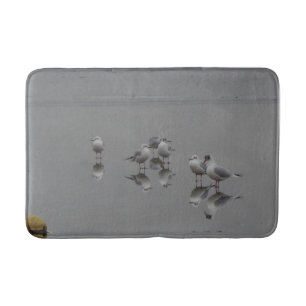 Fiskmåsar, Serene reflekterar i Vatten Bath Mat Badrumsmatta