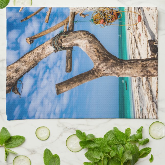 Fisknät som torkar på stranden kökshandduk (Vikta)