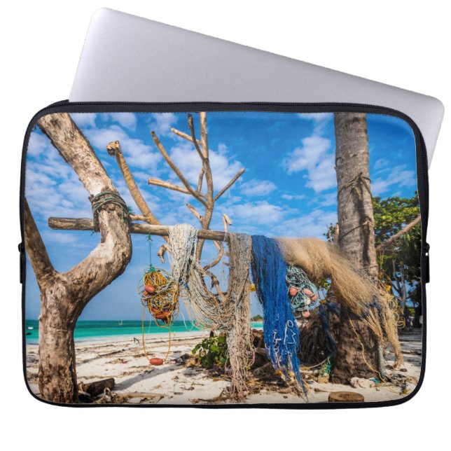 Fisknät som torkar på stranden laptop fodral (Framsidan)