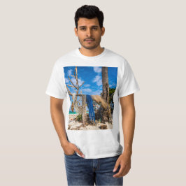Fisknät som torkar på stranden t shirt