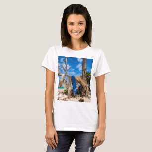 Fisknät som torkar på stranden t shirt
